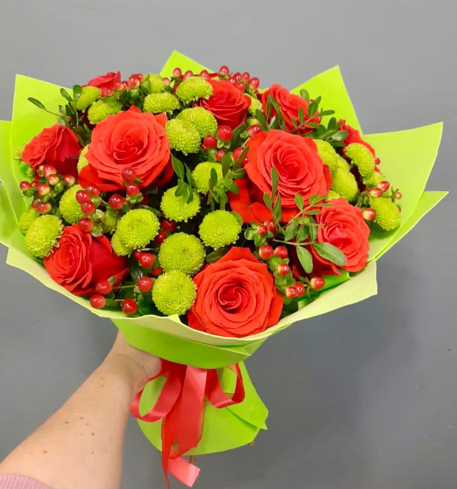 Букет цветов из: Хризантемы и Розы в Тынде