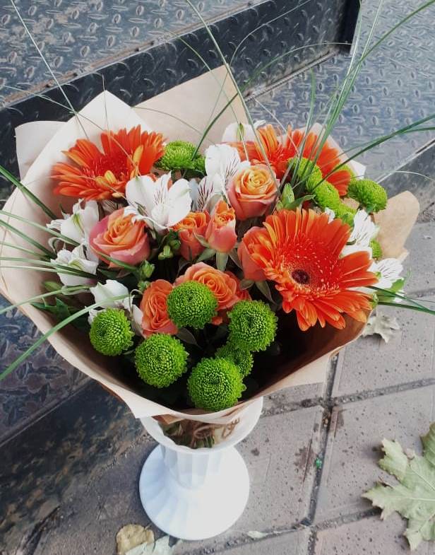 Букет цветов из: Герберы, Хризантемы, Альстромерии и Розы в Тынде