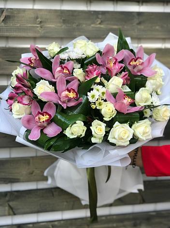 Букет цветов из: Розы и Хризантемы в Тынде