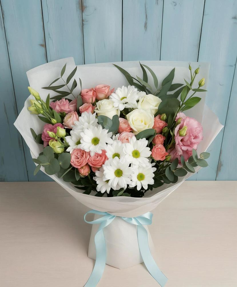 Букет цветов из: Розы, Лизиантусы и Хризантемы в Тынде