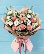 Букет цветов из:  Розы, Альстромерии и Лизиантусы в Тынде