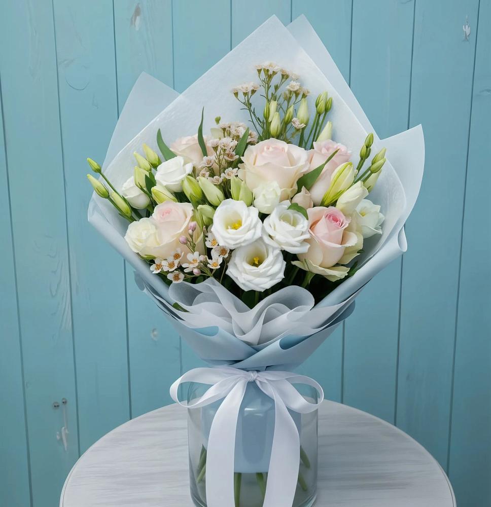 Букет цветов из: Розы и Лизиантусы в Тынде