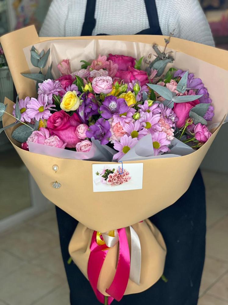 Букет цветов из: Хризантемы, Гвоздики и Альстромерии в Тынде