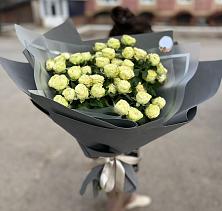 Букет Белые кустовые розы Солинеро в Тынде