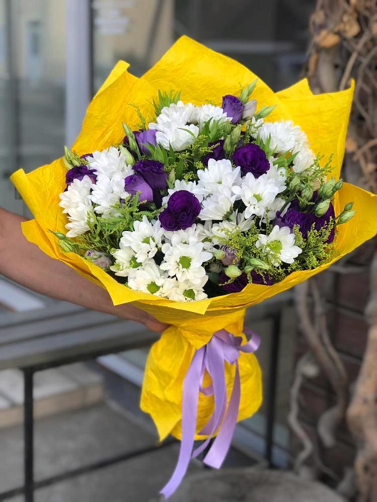 Букет цветов из: Ирисы, Хризантемы и Ромашки в Тынде