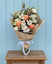 Букет цветов из:  Альстромерии, Лизиантусы, Розы и Хризантемы #REPLACE_PRED# Тынде