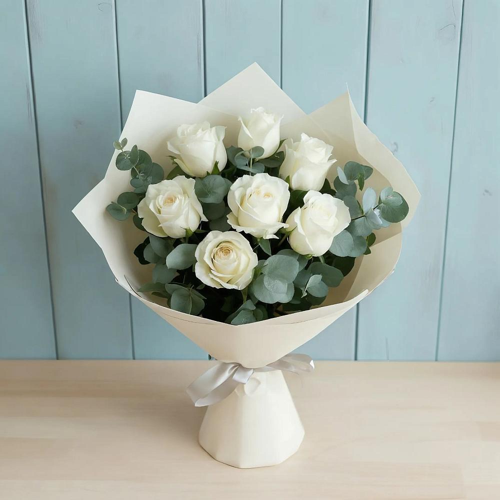 Букет Белые розы в Эвкалипте в Тынде