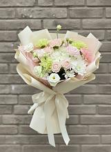 Букет цветов из:  Гвоздики, Розы, Лизиантусы и Хризантемы #REPLACE_PRED# Тынде