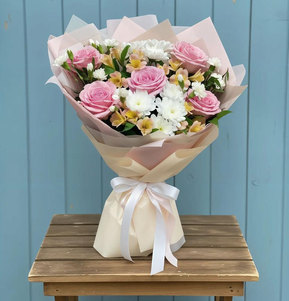 Букет цветов из: Гвоздики, Орхидеи и Розы в Тынде