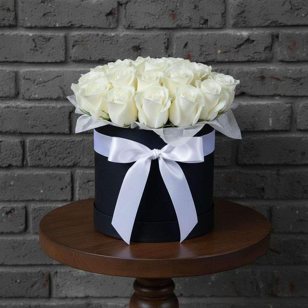 Цветочная композиция из Розы в шляпной коробке в Тынде