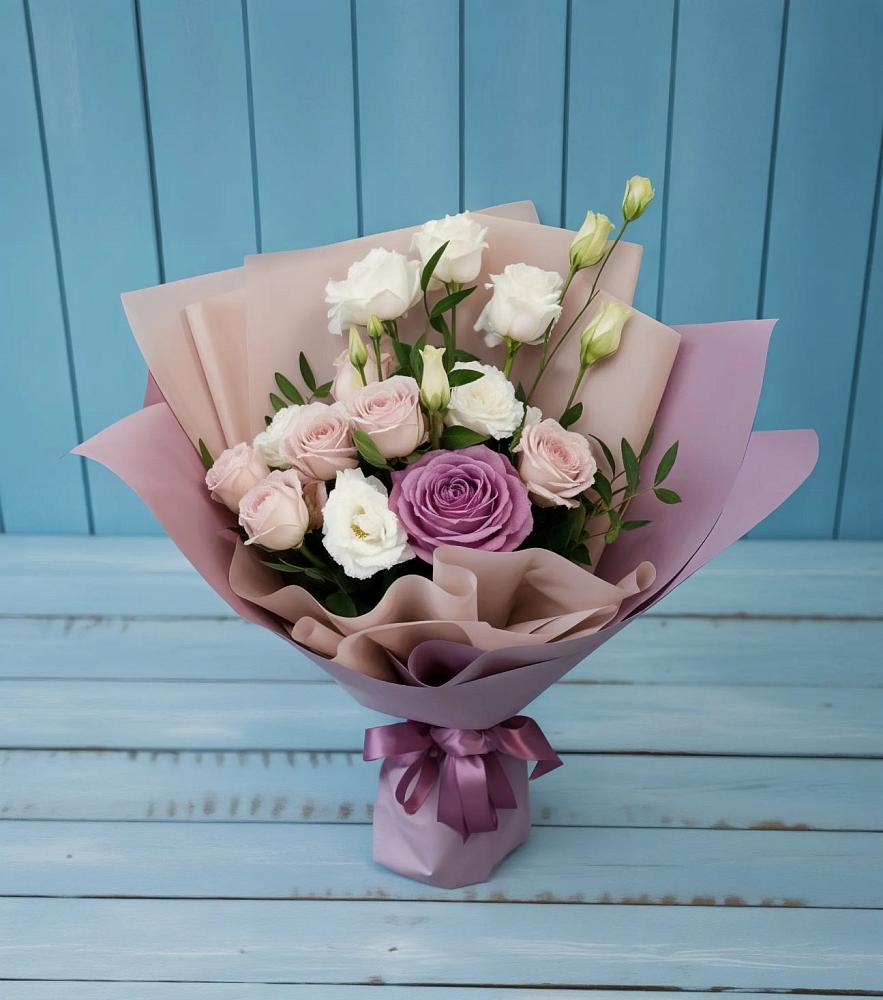 Букет цветов из: Розы и Лизиантусы в Тынде